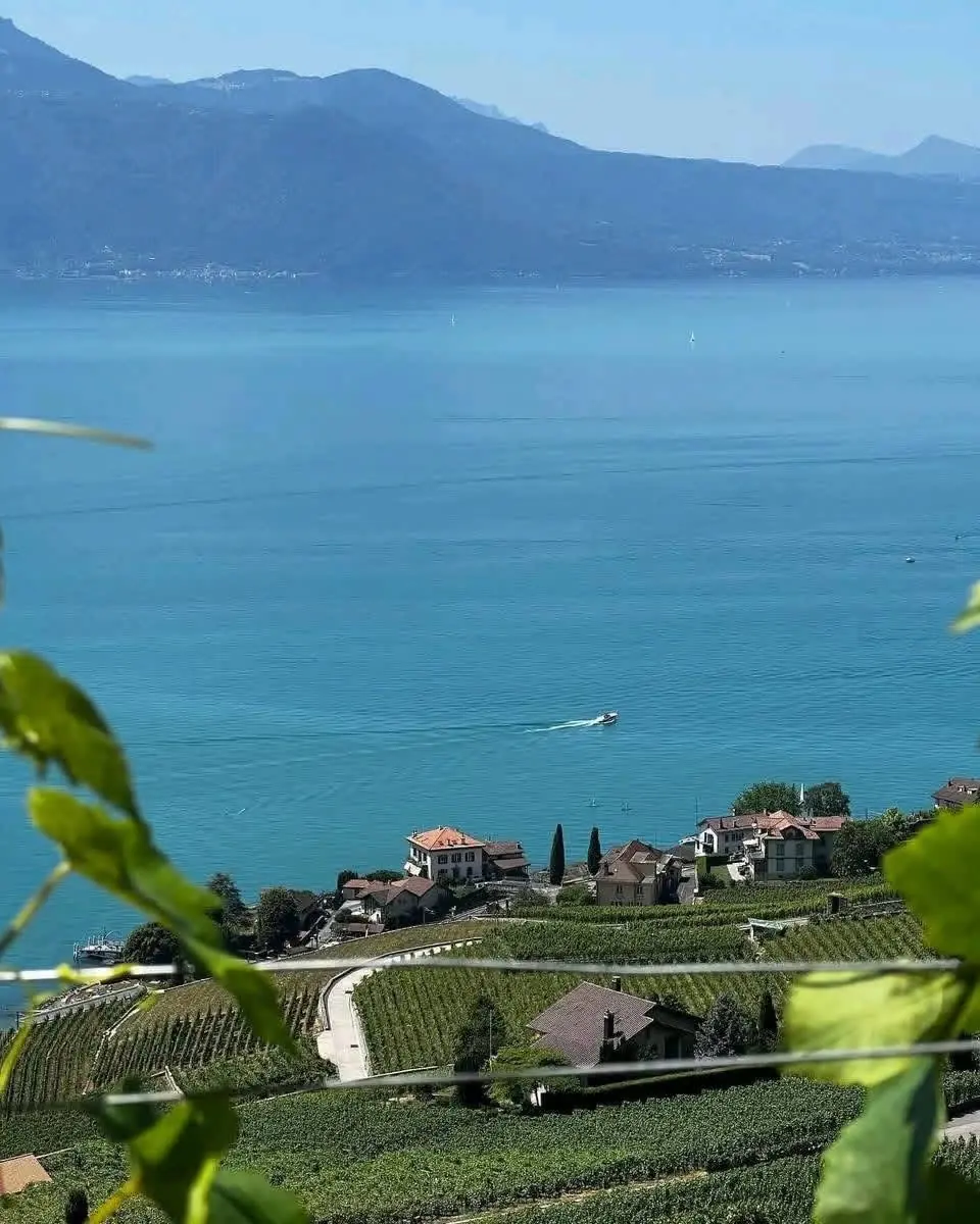 Lac Kivu — Eaux turquoise et collines